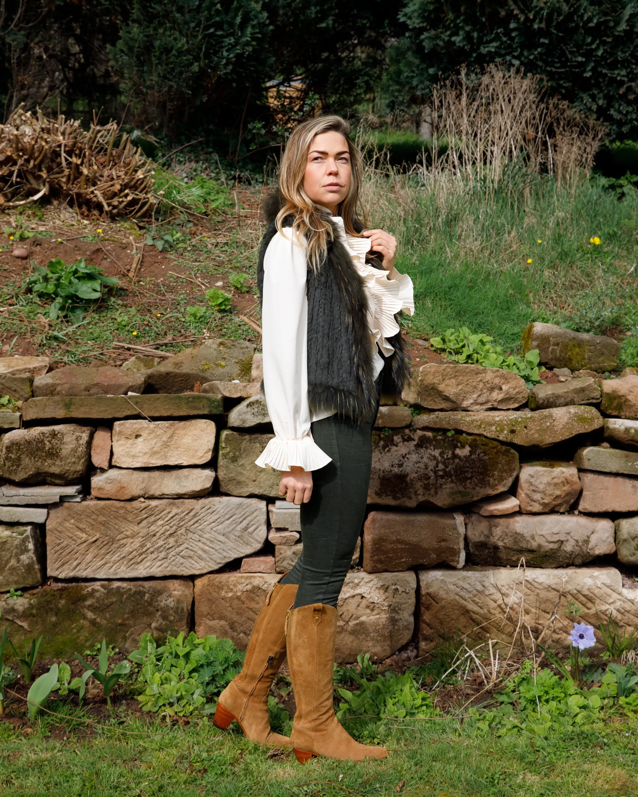 ANNA GILET