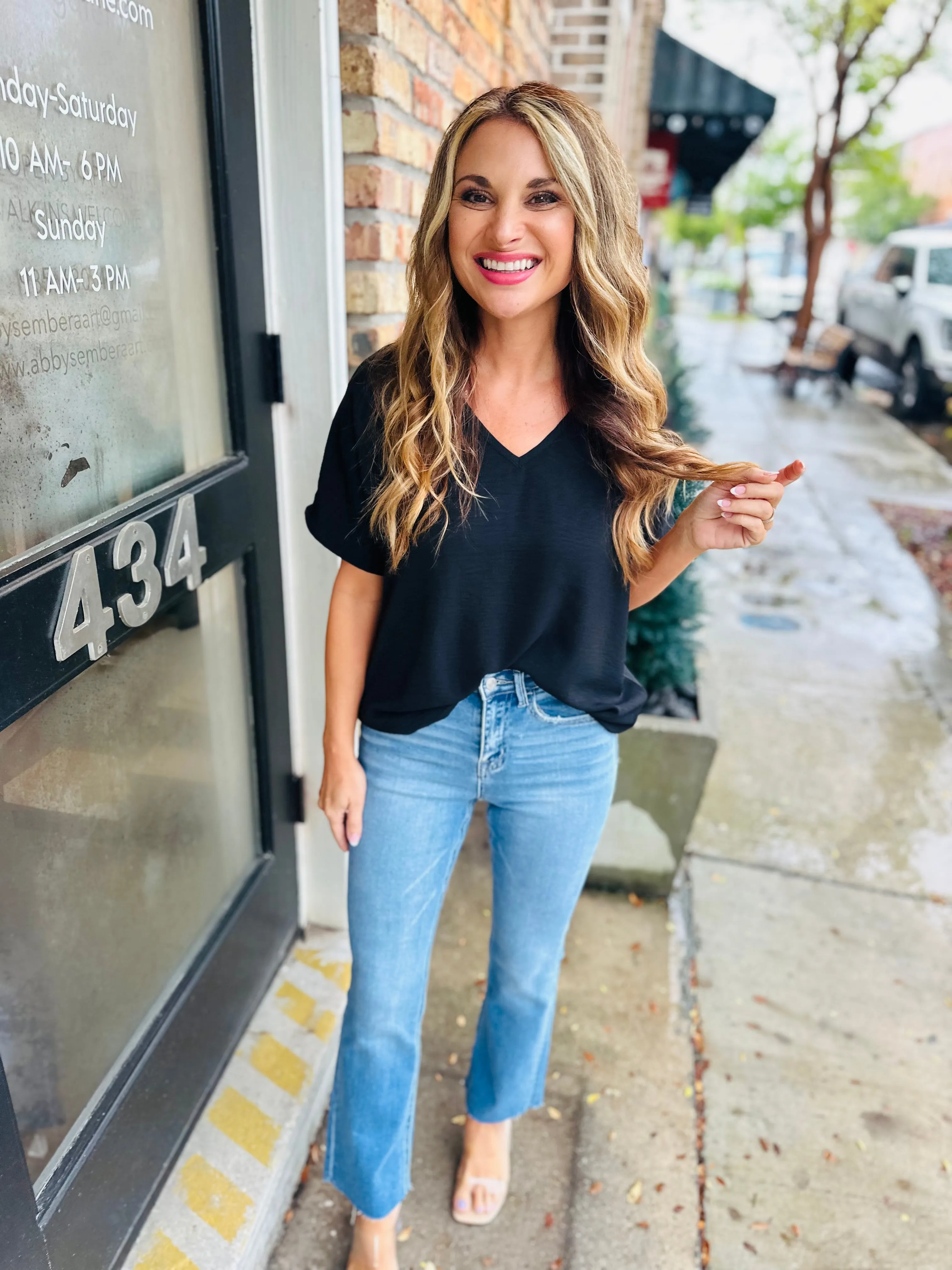 Flowy V Blouse-Black